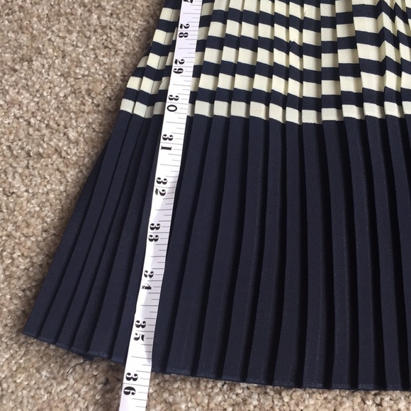 Cream and Navy stripe summer dress - Picture 4 of 6